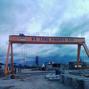 Cổng trục dầm đôi nhà máy bê tông